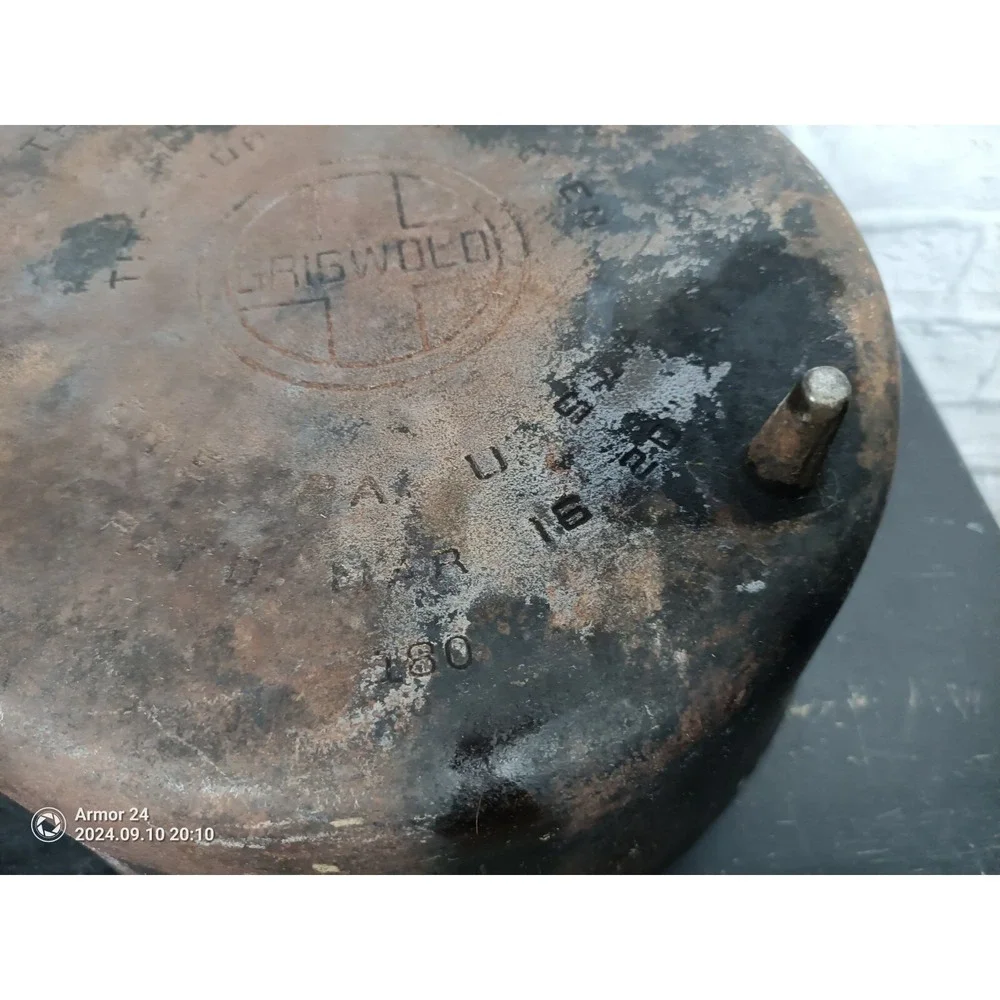 Griswold Cast Iron Pot 10,  3 Footed Cauldron  Antique Hanging (Has Crack) RARE